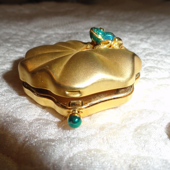 Vintage Accessories - Vnt E Lauder Compact Frog On A Lilly Pad 80s
